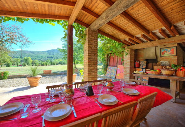 Villa Edo: Draussen, Esszimmer