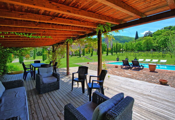 Villa Edo: Draussen, Garten, Schwimmbad