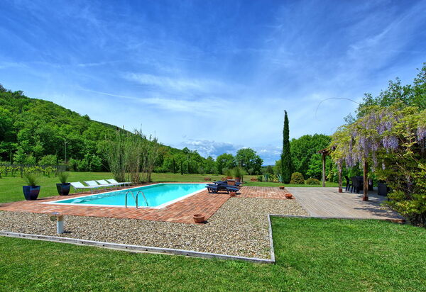 Villa Edo: Draussen, Garten, Schwimmbad