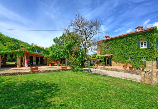 Villa Edo: Draussen, Garten