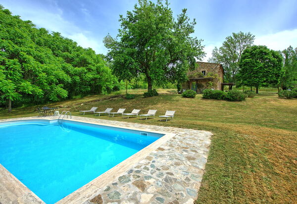 Villa Gualchiere: Draussen, Garten, Schwimmbad