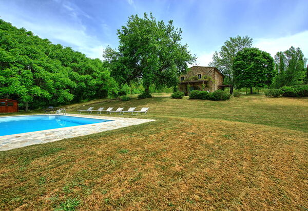 Villa Gualchiere: Draussen, Garten, Schwimmbad