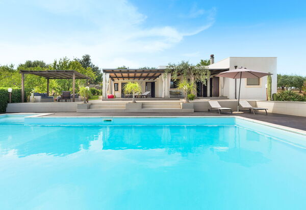 Villa Mara: Draussen, Schwimmbad