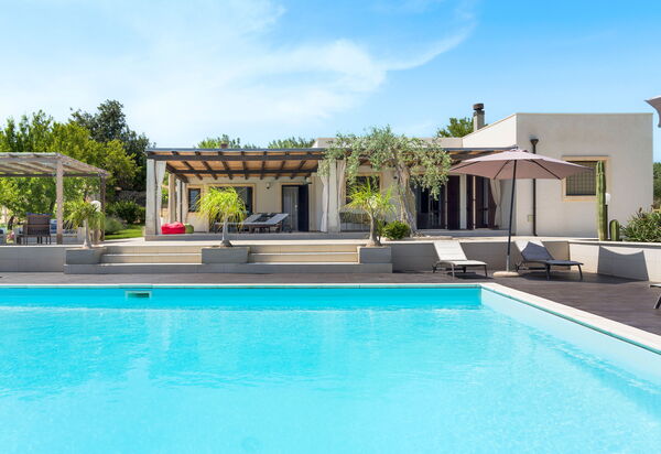 Villa Mara: Draussen, Schwimmbad