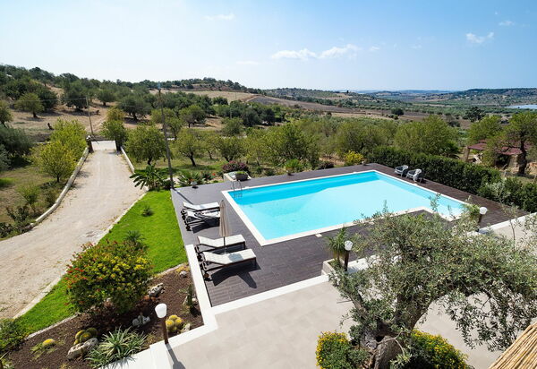 Villa Mara: Ansichten, Draussen, Garten, Schwimmbad