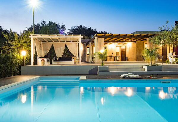 Villa Mara: Draussen, Schwimmbad