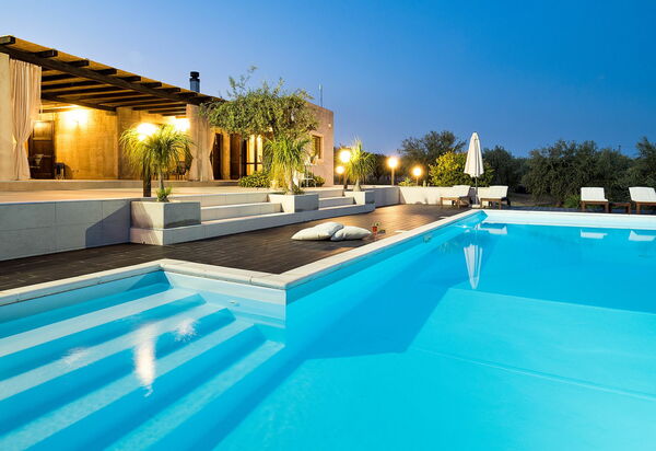 Villa Mara: Draussen, Schwimmbad