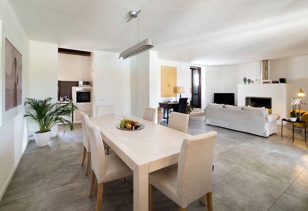 Villa Mara: Esszimmer, Wohnzimmer