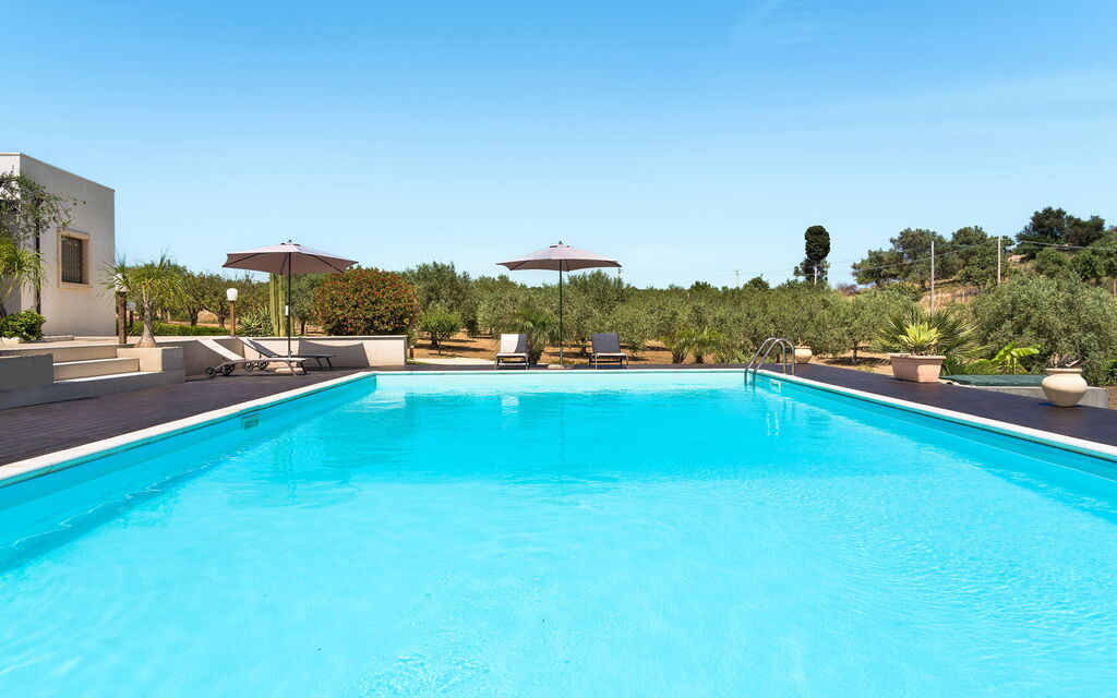 Villa Mara: bassin, Extérieur