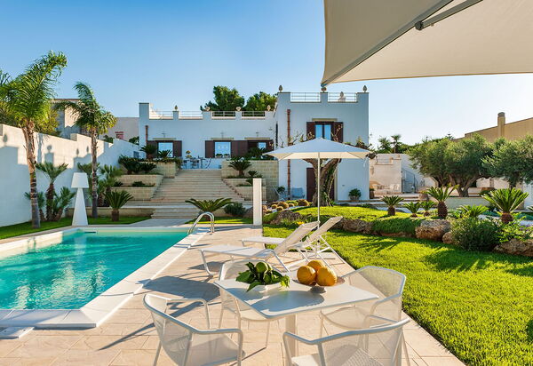 Villa Pigna Bianca: Draussen, Garten, Schwimmbad