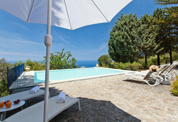 Villa Rocca: Schwimmbad