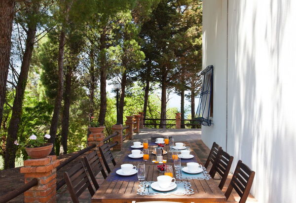 Villa Rocca: Draussen, Garten