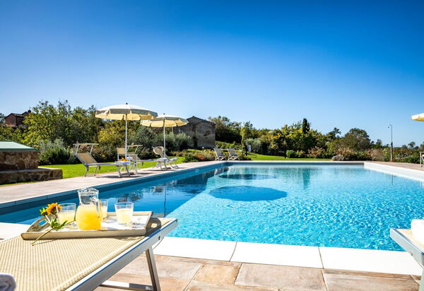 Villa Bonriposo: Outdoor, Pool