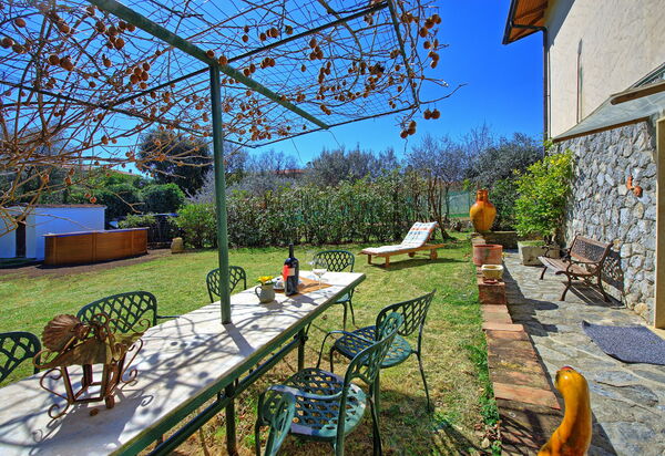 Casa Al Bosco: Draussen, Garten