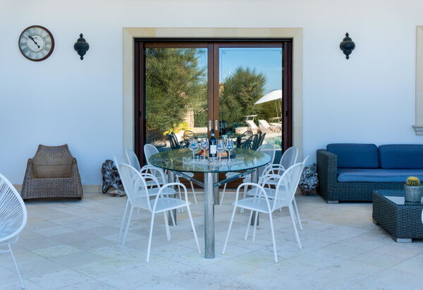 Villa Modigliani: Buitenshuis