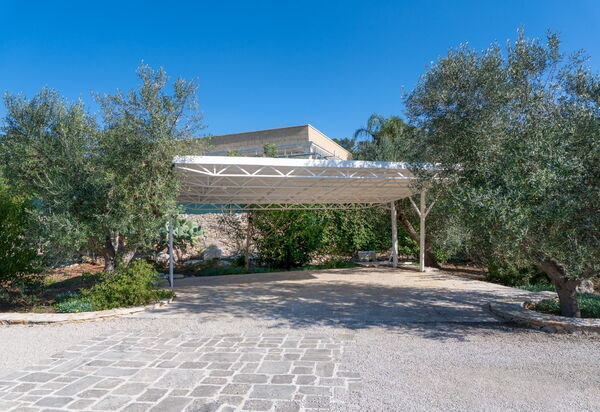 Villa Modigliani: Buitenshuis