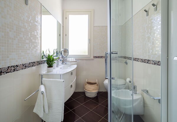 Villa Bellini: Badrum