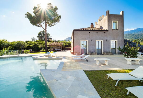 Villa Torre Etnea: Draussen, Schwimmbad