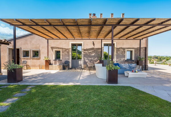 Villa Torre Etnea: Buitenkanten, Buitenshuis, Tuin