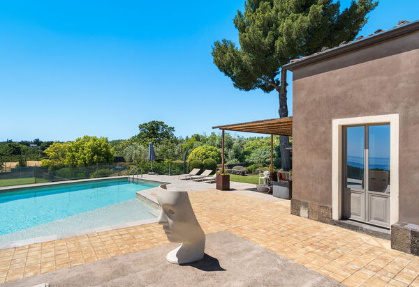 Villa Torre Etnea: Buitenkanten, Buitenshuis, zwembad