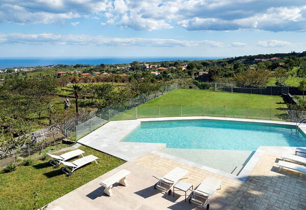 Villa Torre Etnea: Schwimmbad