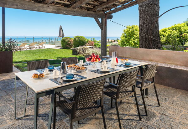 Villa Torre Etnea: Balkon / terras / patio, Buitenkanten, Buitenshuis, Tuin