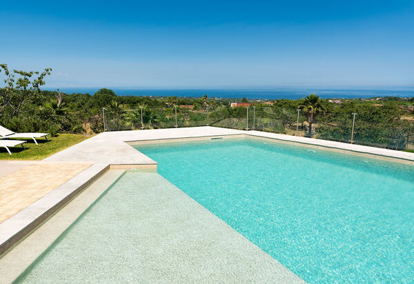 Villa Torre Etnea: Schwimmbad