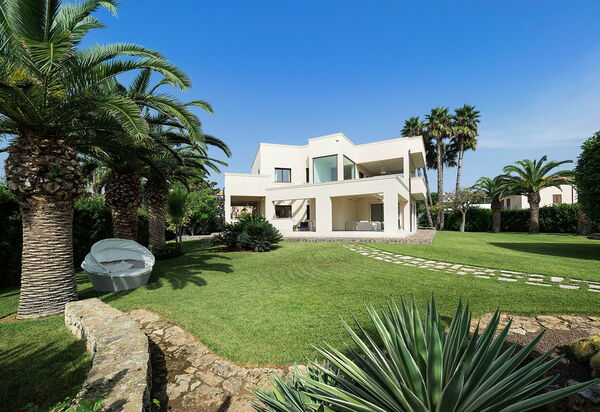 Villa La Plage: Ansichten, Draussen, Garten