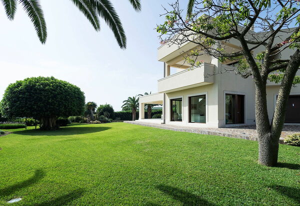 Villa La Plage: Ansichten, Draussen, Garten