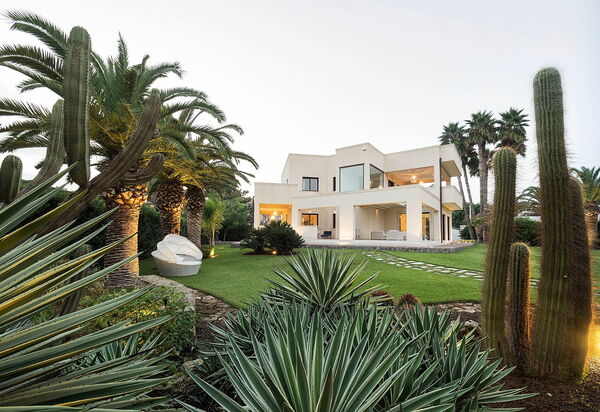 Villa La Plage: Ansichten, Draussen, Garten