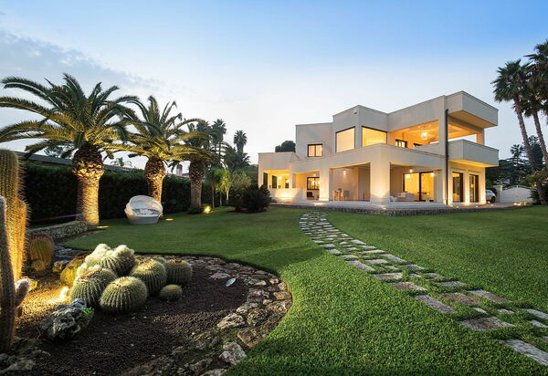 Villa La Plage: Ansichten, Draussen, Garten