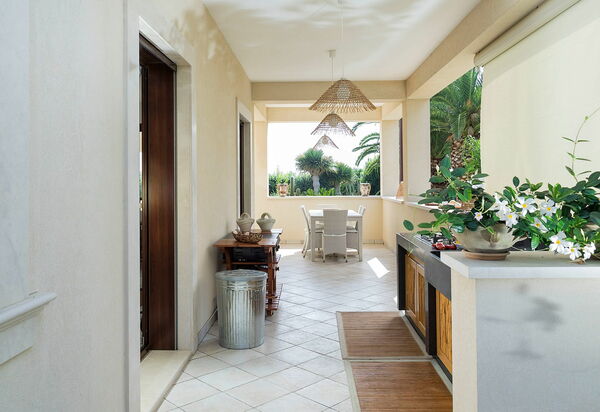 Villa La Plage: Balkon / Terrasse / Patio, Draussen, Küche