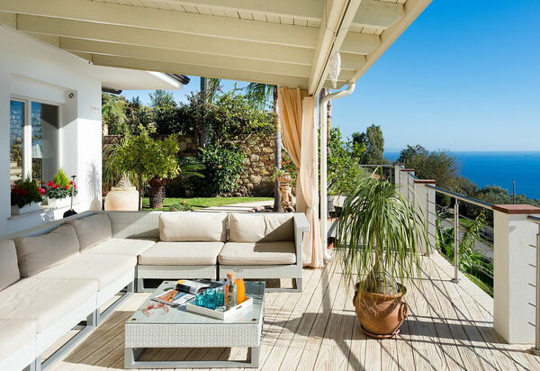 Villa Luce: Balkon / terras / patio, Buitenshuis