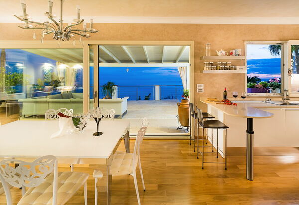 Villa Luce: Keuken, Lunchroom