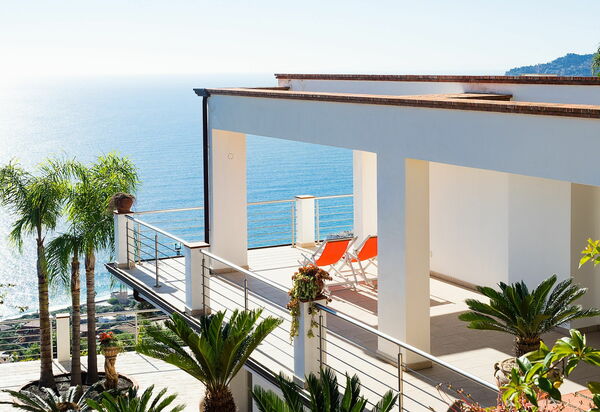 Villa Luce: Buitenshuis, Keer bekeken