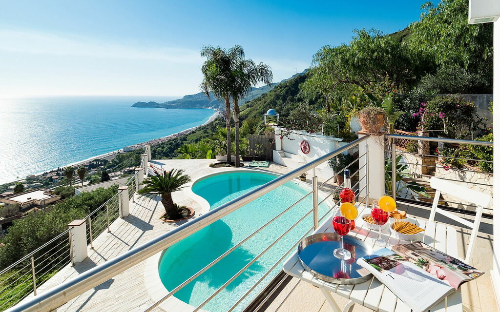 Villa Luce: all'aperto