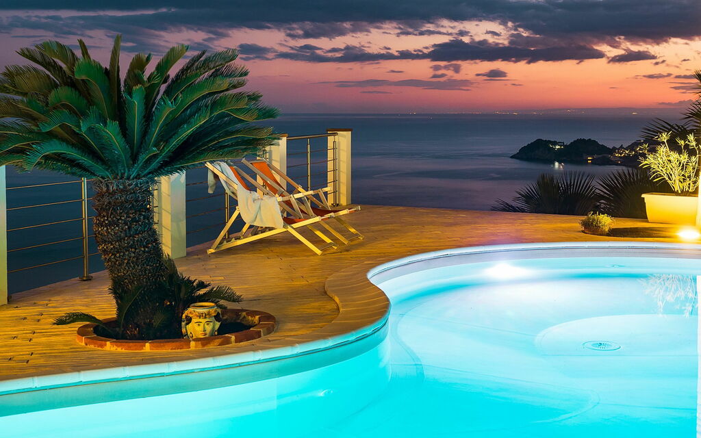 Villa Luce: all'aperto, Piscina, Vista Panoramica