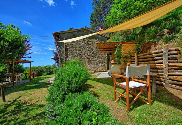 Casale Di Cozzile: Außen, Garten