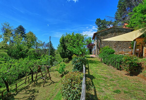 Casale Di Cozzile: Garten