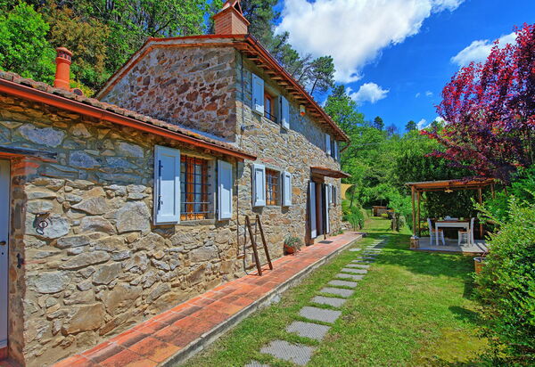 Casale Di Cozzile: Außen, Garten