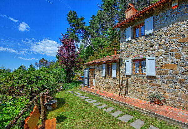 Casale Di Cozzile: Außen, Garten