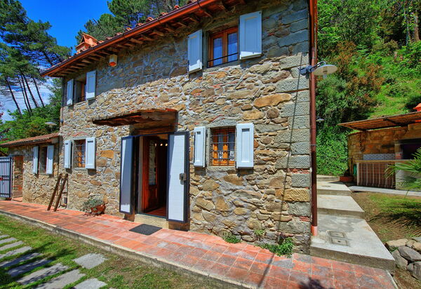 Casale Di Cozzile: Außen, Garten