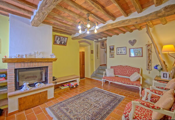 Casale Di Cozzile: Wohnzimmer