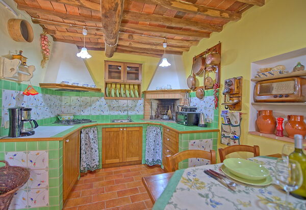 Casale Di Cozzile: Esszimmer, Küche