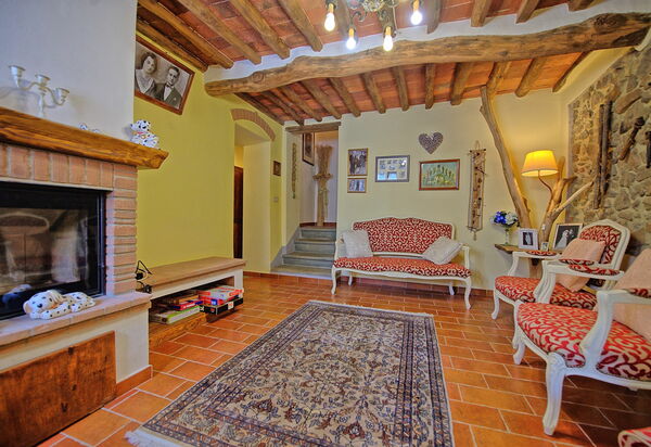 Casale Di Cozzile: Wohnzimmer