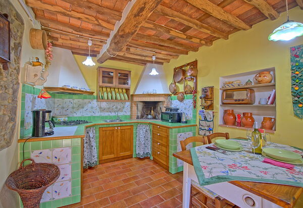 Casale Di Cozzile: Esszimmer, Küche
