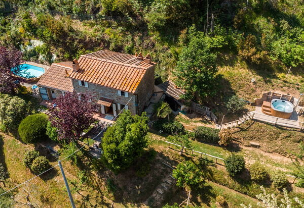 Casale Di Cozzile: Draussen