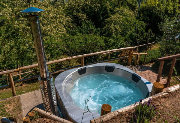 Casale Di Cozzile: Draussen, Whirlpool
