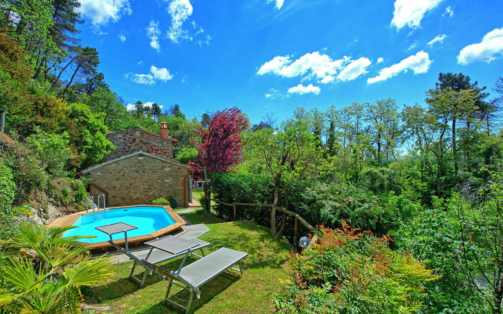 Casale Di Cozzile: Tuin, zwembad