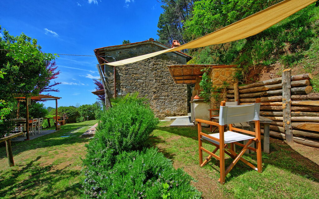 Casale Di Cozzile: Buitenkanten, Tuin